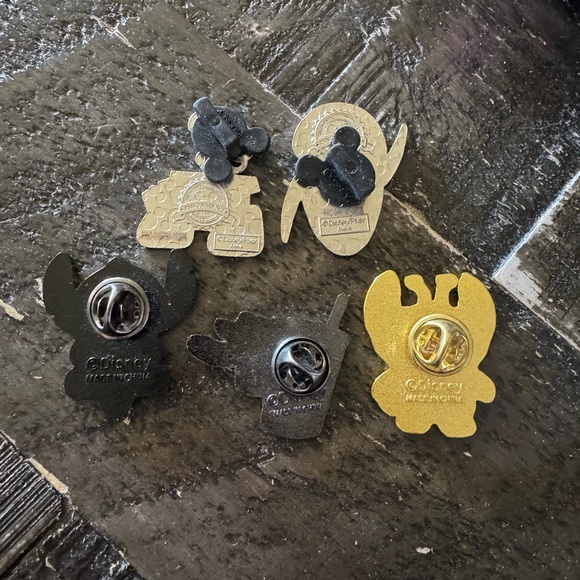 DISNEY PINS . - Picture 2 of 2